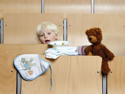 Kind mit Teddy